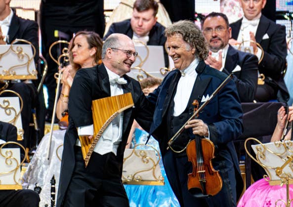28.02.2026, xlakx, Entertainment, Andre Rieu - Tour 2026 v.l. Michel Tirabosco Panflöte und Andre Rieu auf seiner Tour in der Uber Arena Berlin. Berlin