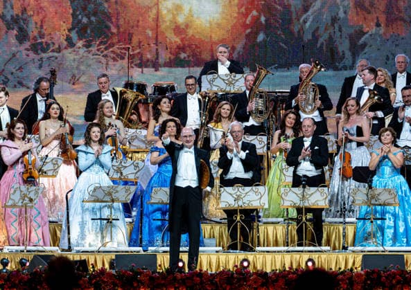 28.02.2026, xlakx, Entertainment, Andre Rieu - Tour 2026 v.l. Michel Tirabosco Panflöte auf Andre Rieu seiner Tour in der Uber Arena Berlin. Berlin