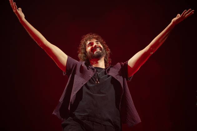 Mikel Izal actua performance in Madrid, Spain - 28 Feb 2026 Artist Mikel Izal actua, seen performing live on stage at the Movistar Arena. Madrid Spain Copyright: xAtilanoxGarciax xSOPAxImagesx photos06797