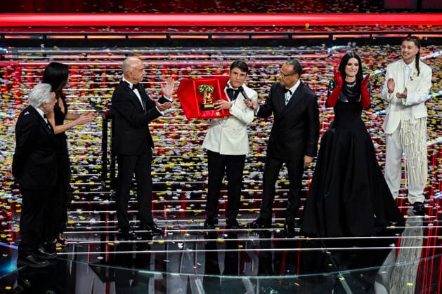 76th Italian Song Festival of Sanremo Final Evening - Prizegiving Teatro Ariston - Sanremo, Italy Nino Frassica;Giorgia Cardinaletti;Alessandro Mager;Sal Da Vinci;Carlo Conti;Laura Pausini;SAYF Adam Sayf Viacava 76th Italian Song Festival of Sanremo Final Evening - Prizegiving Teatro Ariston - Sanremo, Italy 28th February 2026 SGPItalia id 134399_077 Not Exclusive  Copyright: xAlfonsoxCatalano SGPx