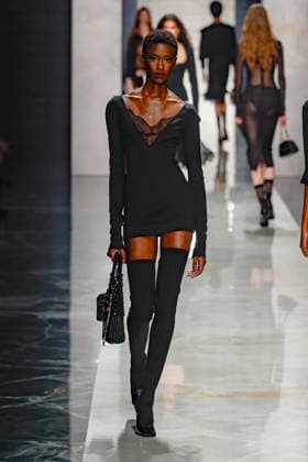 A model wearing an original creation from the womenswear winter 2026 collections in Milan from the house of Dolce Gabbana Défilé Dolce Gabbana Collection Prêt à Porter Automne Hiver 2026 2027 lors de la Fashion Week de Milan MLFW , le 28 février 2026 Dolce Gabbana Fashion Show Ready to Wear Collection Fall Winter 2026 2027 at Milan Fashion Week, on February 28th, 2026 Milan Italie  Copyright: xAgencex xBestimagexAgencex xBestimagex