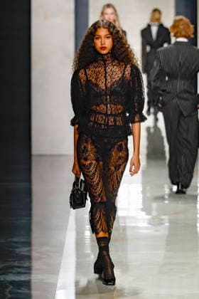 A model wearing an original creation from the womenswear winter 2026 collections in Milan from the house of Dolce Gabbana Défilé Dolce Gabbana Collection Prêt à Porter Automne Hiver 2026 2027 lors de la Fashion Week de Milan MLFW , le 28 février 2026 Dolce Gabbana Fashion Show Ready to Wear Collection Fall Winter 2026 2027 at Milan Fashion Week, on February 28th, 2026 Milan Italie  Copyright: xAgencex xBestimagexAgencex xBestimagex