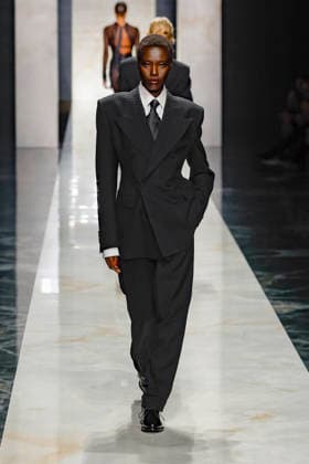 A model wearing an original creation from the womenswear winter 2026 collections in Milan from the house of Dolce Gabbana Défilé Dolce Gabbana Collection Prêt à Porter Automne Hiver 2026 2027 lors de la Fashion Week de Milan MLFW , le 28 février 2026 Dolce Gabbana Fashion Show Ready to Wear Collection Fall Winter 2026 2027 at Milan Fashion Week, on February 28th, 2026 Milan Italie  Copyright: xAgencex xBestimagexAgencex xBestimagex