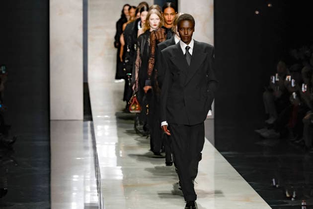 A model wearing an original creation from the womenswear winter 2026 collections in Milan from the house of Dolce Gabbana Défilé Dolce Gabbana Collection Prêt à Porter Automne Hiver 2026 2027 lors de la Fashion Week de Milan MLFW , le 28 février 2026 Dolce Gabbana Fashion Show Ready to Wear Collection Fall Winter 2026 2027 at Milan Fashion Week, on February 28th, 2026 Milan Italie  Copyright: xAgencex xBestimagexAgencex xBestimagex