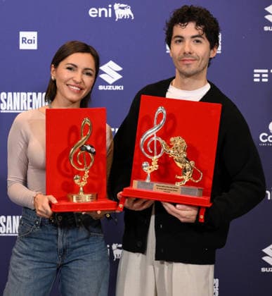 March 1, 2026, Sanremo, ITALY: Italian singer Fulminacci (R) poses with the Mia Martini Critics award and Italian singer Serena Brancale poses with the Sala Stampa Lucio Dalla award during a photocall at the 76th Sanremo Italian Song Festival, Sanremo, Italy, 01 March 2026. The 76th Sanremo Italian Song Festival started on 24 February and concluded on the evening of 28 February 2026. ANSA ETTORE FERRARI Sanremo ITALY  - ZUMAa110 20260301_zaf_a110_132 Copyright: xEttorexFerrarix