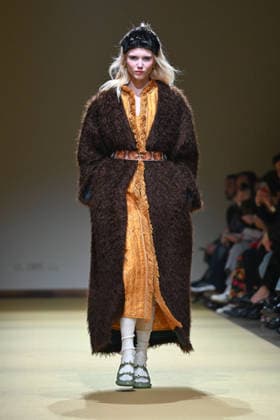 Milan, Milan Women s Fashion Week Fall Winter 2026 27 - Women s Fashion, Fall Winter 2026 27 - HUI fashion show - catwalk in the photo: model  Copyright: xSimonaxChiocciax xipa-agency.netx xFotosickix IPA_Agency_IPA72215821