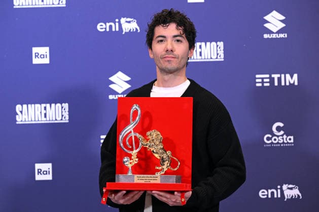 March 1, 2026, Sanremo, Rome, Italia: Fulminacci poses with the Mia Martini Critics award during a photocall at the 76th Sanremo Italian Song Festival, Sanremo, Italy, 01 March 2026. The 76th Sanremo Italian Song Festival started on 24 February and concluded on the evening of 28 February 2026.....1 Mar 2026 Sanremo Italia  - ZUMAa289 20260301_zia_a289_306 Copyright: xMariaxLauraxAntonellix