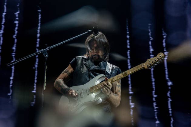 Juanes performs at the Movistar Arena The singer Juanes during his concert at the Movistar Arena, on March 1, 2026, in Madrid Spain The Colombian artist Juanes, winner of multiple Grammy and Latin Grammy, has returned to Spain to offer a unique concert at the Movistar Arena in Madrid in which he has reviewed his career and performed his greatest hits Volverte a Ver, La Camisa Negra, A Dios Le Pido, Nada Valgo Sin Tu Amor, among others 01 MARCH 2026 JUANES MOVISTAR ARENA ESPAÑA MADRID ARTIST CONCERT ACTION Madrid Madrid Madrid Spain  Copyright: xRicardoxRubiox 7330391