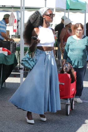 Celebrities enjoy their Sunday shopping at the local Farmers Market Featuring: Jodie Turner Smith Where: Studio City, California, United States When: 01 Mar 2026 Credit: H2Y INSTARimages EDITORIAL USE ONLY. NOT FOR USE BY NEWSPAPERS BASED IN THE UK. Copyright: xx instar55519614