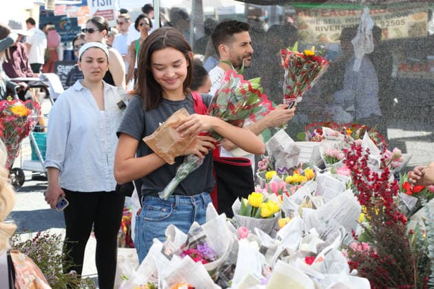 Celebrities enjoy their Sunday shopping at the local Farmers Market Featuring: Sophia Hammons Where: Studio City, California, United States When: 01 Mar 2026 Credit: H2Y INSTARimages EDITORIAL USE ONLY. NOT FOR USE BY NEWSPAPERS BASED IN THE UK. Copyright: xx instar55519631