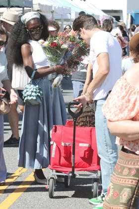 Celebrities enjoy their Sunday shopping at the local Farmers Market Featuring: Jodie Turner Smith Where: Studio City, California, United States When: 01 Mar 2026 Credit: H2Y INSTARimages EDITORIAL USE ONLY. NOT FOR USE BY NEWSPAPERS BASED IN THE UK. Copyright: xx instar55519615