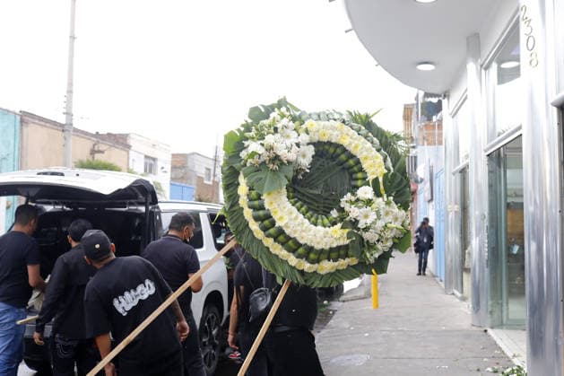 Funeral preparations are underway, believed to be for the slain cartel leader El Mencho in Guadalajara GUADALAJARA, MEXICO - MARCH 1: Employees unload a floral arrangement outside the La Paz funeral home as Mexican Army members take security measures near the funeral home, where the body of Nemesio Oseguera Cervantes, the leader of the Jalisco New Generation Cartel (CJNG) known as El Mencho , is believed to be located in Guadalajara, Jalisco, Mexico, on March 1, 2026. Stringer Anadolu Guadalajara Mexico. Editorial use only. Please get in touch for any other usage.  Copyright: x2026xAnadoluxStringerx