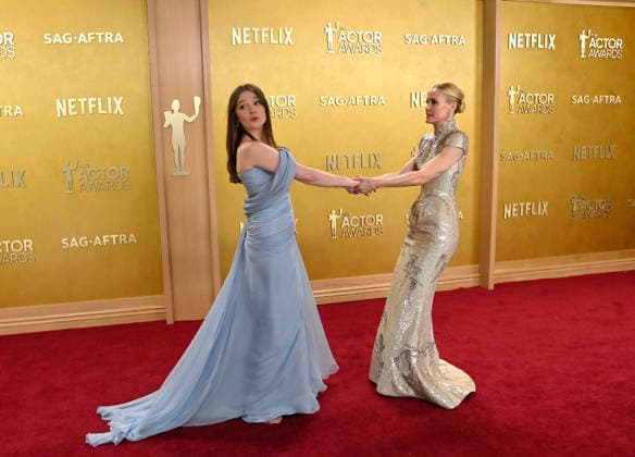 Aimee Lou Wood and Leslie Bibb attend the 32nd annual Actor Awards (formerly the SAG Awards) held at the Shrine Auditorium in Los Angeles on Sunday, March 1, 2026.  LAP20260301988 JIMxRUYMEN