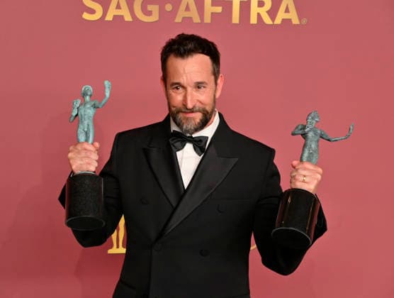 Noah Wyle, winner of the Outstanding Performance by a Male Actor in a Drama Series and Outstanding Performance by an Ensemble in a Drama Series Awards for The Pitt, appears backstage during the 32nd annual SAG Awards held at the Shrine Auditorium in Los Angeles on Sunday, March 1, 2026.  LAP20260301158 JIMxRUYMEN