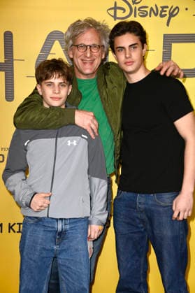 Kai Lentrodt mit Patenkindern Samuel Bochardt-Fernandez und Johann Bochardt-Fernandez beim Special Screening des Animationsfilms Hoppers im Zoo Palast. Berlin, 01.03.2.2026