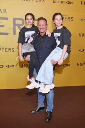 01.03.2026, Markus Ertelt mit Töchtern Mina und Elena zum exklusiven Special Screening des rasanten Animationsabenteuers Hoppers, Zoopalast, Berlin, Berlin Deutschland, Germany