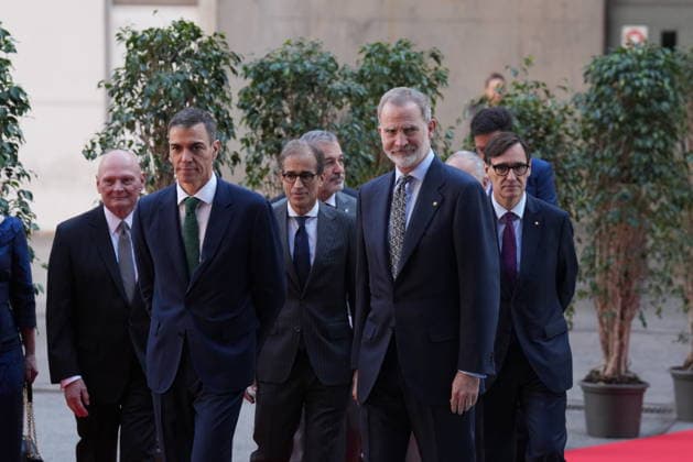The King inaugurates the MWC Barcelona 2026 King Felipe VI 2d , the President of the Government, Pedro Sánchez 2i and the President of the Generalitat, Salvador Illa 1i , during the inauguration of the Mobile World Congress Barcelona 2026, at the Fira de Barcelona, on March 2, 2026, in L Hospitalet de Llobregat, Barcelona, Catalunya Espana The MWC Barcelona 2026, which celebrates its 20th edition in the city between 2 and 5 March, has as its main themes smart grids, digital sovereignty and the redefinition of the operating model 02 MARCH 2026 L Hospitalet de Llobregat, Barce L Hospitalet de Llobregat, Barce Espana Copyright: xDavidxZorrakinox 7330645