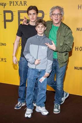 abb Johann Bochardt-Fernandez (Patenkind), Samuel Bochardt-Fernandez (Patenkind) und Kai Lentrodt auf dem schwarzen Teppich beim Special Screening von Hoppers im Zoo Palast Berlin Sonntag 01.03.2026 in Berlin Berlin Deutschland