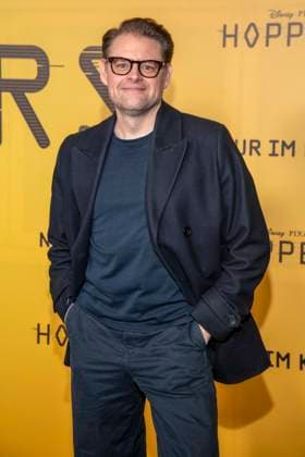 abb Max Giermann auf dem schwarzen Teppich beim Special Screening von Hoppers im Zoo Palast Berlin Sonntag 01.03.2026 in Berlin Berlin Deutschland