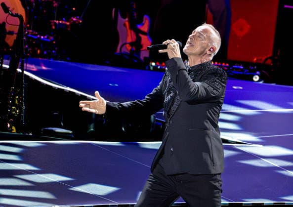 02.03.2026, xlakx, Entertainment, Eros Ramazzotti - Una Storia Importante - World Tour v.l.Eros Ramazzotti auf seiner World Tour Una Storia Importante in der Uber Arena Berlin. Berlin