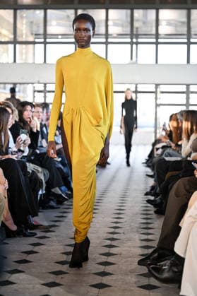 PFW Burc Akyol Runway A model walks the runway at the Burc Akyol show during Fashion Week in Paris, France on March 2, 2026. Photo by Julien Reynaud APS-Medias ABACAPRESS.COM Paris France  Copyright: xReynaudxJulien APS-Medias ABACAx