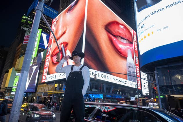 Rob Rausch Surprise Appearance With MAC Cosmetics For Sephora Launch, New York, USA - 02 Mar 2026 Rob Rausch makes a surprise appearance with MAC Cosmetics for Sephora launch at Sephora Times Square on March 02, 2026 in New York City. New York United States Copyright: xRonxAdarx xSOPAxImagesx _radar_traitors_20260302_00187