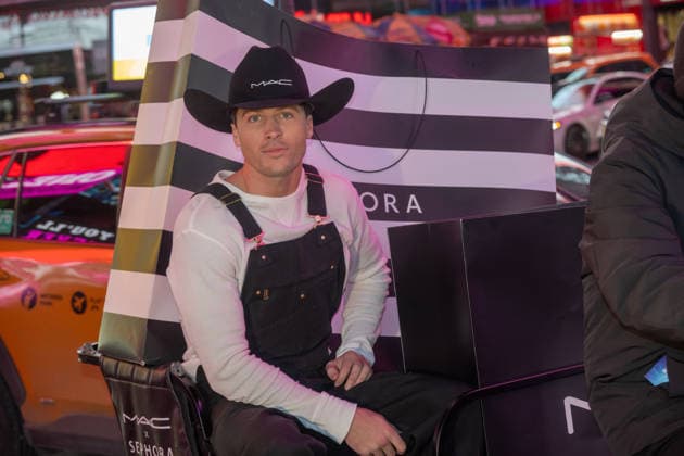 Rob Rausch Surprise Appearance With MAC Cosmetics For Sephora Launch, New York, USA - 02 Mar 2026 Rob Rausch makes a surprise appearance with MAC Cosmetics for Sephora launch at Sephora Times Square on March 02, 2026 in New York City. New York United States Copyright: xRonxAdarx xSOPAxImagesx _radar_traitors_20260302_00230