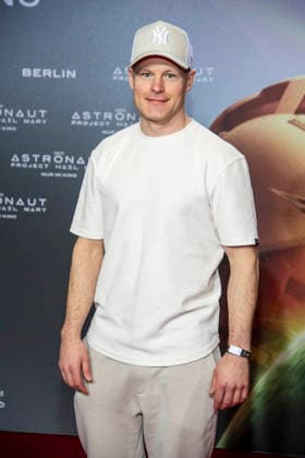 abb Amadei Weiland, Parkour Weltmeister und Social Media Creator zu Gast auf dem roten Teppich beim Special Screenings des Films Der Astronaut - Project Hail Mary im UCI Luxe East Side Gallery am Montag 02.03.2026 in Berlin Berlin Deutschland