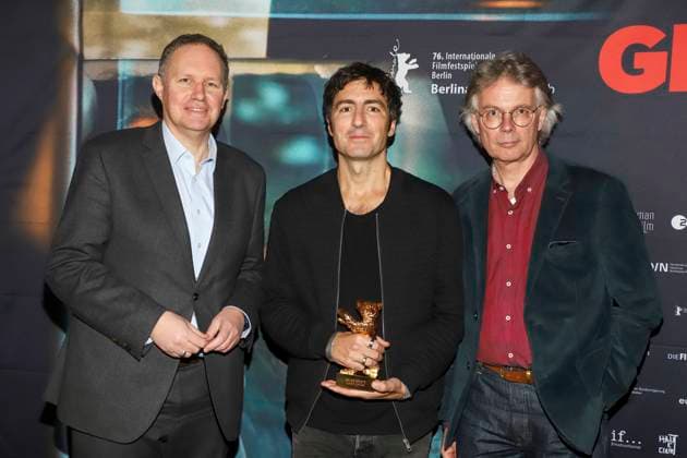 abb Dr. Carsten Brosda, Ingo Fliess, Ä°lker Ã‡atak Gewinner Goldener Baer 2026 bei der Hamburg Premiere des Films Gelbe Briefe im Zeise Kinos am Montag 02.03.2026 in Hamburg Hamburg Deutschland