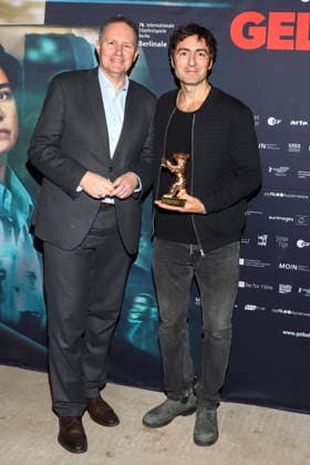 abb Dr. Carsten Brosda Hamburger Kultur Senator Ilker Catak Regisseur Gewinner Goldener Baer 2026 zu Gast bei der Hamburg Premiere des Films Gelbe Briefe im Zeise Kinos am Montag 02.03.2026 in Hamburg Hamburg Deutschland