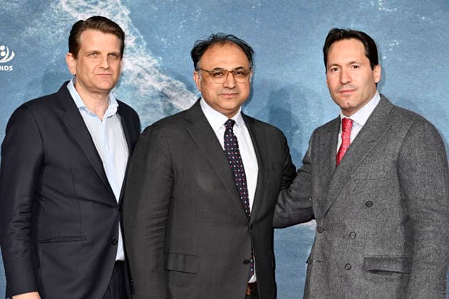 Leopold Hoesch, Walid Nackschbandi und Pelayo Cortina Koplowitz bei der Weltpremiere des Dokumentarfilms On The Wave im Cinedom. Köln, 02.03.2026