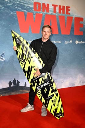 Sebastian Steudtner bei der Weltpremiere des Dokumentarfilms On The Wave im Cinedom. Köln, 02.03.2026