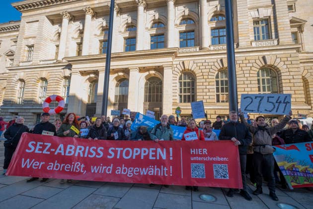 Anhörung zum SEZ Deutschland, Berlin, 02.03.2026, Demo vor der Anhörung zum SEZ, Berliner Abgeordnetenhaus im Ausschuss für Stadtentwicklung, Bauen und Wohnen, Â *** Hearing on the SEZ Germany, Berlin, 02 03 2026, Demo before the hearing on the SEZ, Berlin House of Representatives in the Committee for Urban Development, Building and Housing, Â