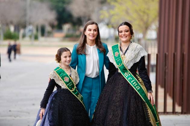 The Queen presides over the event on the occasion of the World Day for Rare Diseases in Castellón Queen Letizia poses with the Queens Falleras 2026 of Castellón, Ana Olivas i and Clara Sanz d on her arrival at the event on the occasion of the World Day for Rare Diseases, at the Palacio de Congresos de Castellón, on March 3, 2026, in Castellón de la Plana, Valencian Community Spain Organized by the Spanish Federation of Rare Diseases FEDER, the event is part of the campaign Because every person matters, an initiative that seeks to ensure equity in access to social and health resources 03 MARCH 2026 REINA LETIZIA RARE DISEASES CASTELLÓN DE LA PLANA ÁNGEL SÁNCHEZ 03 03 03 2026 Castellon de la Plana Community Castellon de la Plana Community Ca  Copyright: xÃNGELxSÃNCHEZx 7333636