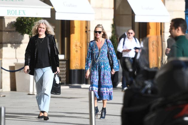 PFW - Kate Moss Arrives at The Ritz Kate Moss arrives at the Ritz hotel during Paris Fashion Week in Paris. Paris, France, March 3, 2026. Photo by Florian Poitout ABACAPRESS.COM Paris France  Copyright: xPoitoutxFlorian ABACAx