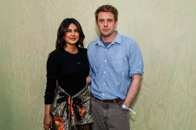 Fashion designer Jonathan Anderson with Priyanka Chopra Jonas at the greeting of Christian Dior Collection Femme Prêt à Porter Automne Hiver 2026 2027 fashion show during Paris Fashion Week PFW at Jardin des Tuileries, in Paris, France, on March 3rd, 2026 Olivier Borde Bestimage Greeting of Christian Dior Women Ready to Wear Fall Winter 2026 2027 Collection fashion show, during Paris Fashion Week at Jardin des Tuileries, in Paris, France, on March 3rd, 2026 Paris France  Copyright: xOLIVIERxBORDEx xBESTIMAGExOLIVIERxBORDEx xBESTIMAGEx