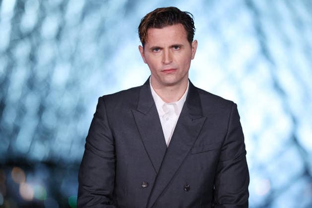 PFW Le Grand Diner du Louvre Arrivals Photocall Raphael Quenard attending the Le Grand Diner du Louvre Arrivals Photocall at the Musee du Louvre as part of Paris Fashion Week on March 03, 2026 in Paris, France. Photo by Jerome Dominé ABACAPRESS.COM Paris France  Copyright: xDominexJerome ABACAx