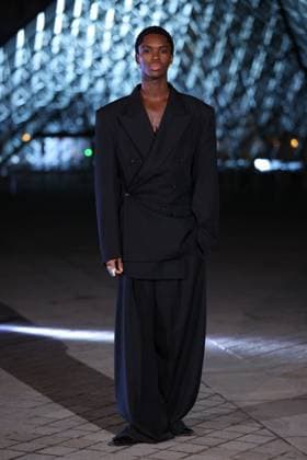 PFW Le Grand Diner du Louvre Arrivals Photocall Alton Mason attending the Le Grand Diner du Louvre Arrivals Photocall at the Musee du Louvre as part of Paris Fashion Week on March 03, 2026 in Paris, France. Photo by Jerome Dominé ABACAPRESS.COM Paris France  Copyright: xDominexJerome ABACAx