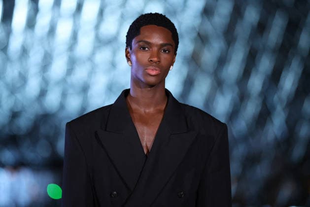 PFW Le Grand Diner du Louvre Arrivals Photocall Alton Mason attending the Le Grand Diner du Louvre Arrivals Photocall at the Musee du Louvre as part of Paris Fashion Week on March 03, 2026 in Paris, France. Photo by Jerome Dominé ABACAPRESS.COM Paris France  Copyright: xDominexJerome ABACAx