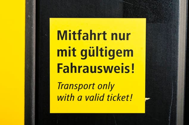Schild, BVG, Ticket, Gültigkeit, Schwarzfahren, Kreuzberg, Berlin, Deutschland *** sign, BVG, ticket, validity, fare evasion, Kreuzberg, Berlin, Germany
