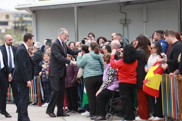Felipe VI visits the Town Hall of Dos Hermanas Seville King Felipe VI, greets neighbors and users of the Comprehensive Care Center for People with Cerebral Palsy Aspace Seville, on his arrival for a visit to the institution On March 4, 2026 in Dos Hermanas, Seville Andalusia, Spain Felipe VI will make a tour of the facilities of Aspace, to make visible the work of people with cerebral palsy and show the commitment and support of the Spanish institutions to promote the social participation of all the people who make up this group 04 MARCH 2026 Rocí Dos Hermanas, Sevilla Andalucia Dos Hermanas, Sevilla Andalucia Spain  Copyright: xRocioxRuzx 7336635