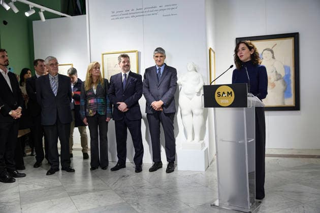Ayuso inaugurates the IX Salón de Arte Moderno The president of the Community of Madrid, Isabel Díaz Ayuso d , accompanied by gallery owner Jorge Alcolea 2d , participates in the inauguration of the IX Salón de Arte Moderno SAM 2026 , at the Salón de Baile del Círculo de Bellas Artes, on March 4, 2026, in Madrid Spain The show, The exhibition, which can be visited from March 8, has established itself as the second most visited fair of Madrid Art Week, after ARCO, with more than 11,000 visitors in its last edition. Its uniqueness lies in the format inspired by the old Parisian salons close, informative and educational, where dealers and experts share with the public the context and relevance of each piece 04 MARCH 2026 Jesús Hellí Madrid Ma Copyright: xJesusxHellinx 7337428