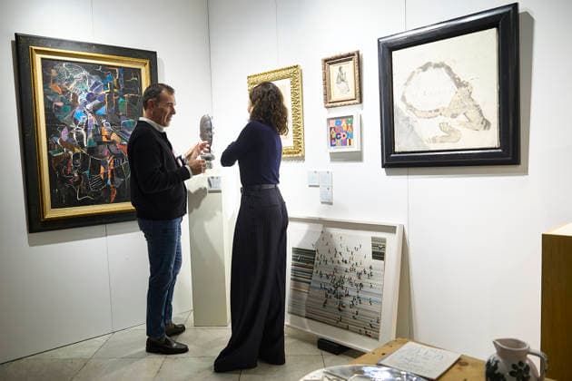 Ayuso inaugurates the IX Salón de Arte Moderno The president of the Community of Madrid, Isabel Díaz Ayuso d , participates in the inauguration of the IX Salón de Arte Moderno SAM 2026 , in the Salón de Baile del Círculo de Bellas Artes, on March 4, 2026, in Madrid Spain The exhibition, which can be visited from March 8, has established itself as the second most visited fair of the Madrid Art Week, Its uniqueness lies in its format, inspired by the old Parisian salons, which is close, informative and didactic, where dealers and experts share with the public the context and relevance of each piece 04 MARCH 2026 Jesús Hellí Madrid Madrid Espana Copyright: xJesusxHellinx 7337451
