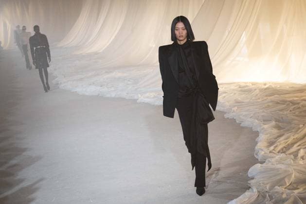 PFW - Balmain Runway A model walks the runway during the Balmain Womenswear Fall Winter 2026-2027 show as part of Paris Fashion Week on March 04, 2026 in Paris, France. Photo by Alexis Jumeau ABACAPRESS.COM Paris France  Copyright: xJumeauxAlexis ABACAx