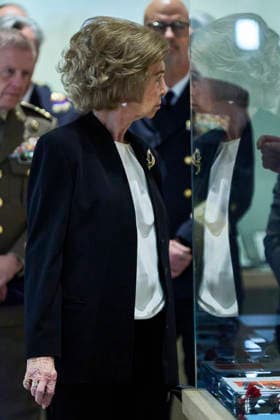 March 4, 2026, Madrid, Madrid, Spain: QUEEN SOFIA visits the exhibition The flag that came from the sea. The colours that identify us Madrid Spain - ZUMAc260 20260304_zep_c260_015 Copyright: xMikexChicorrox