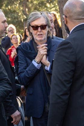 PFW Stella McCartney Outside Arrivals NB Paul McCartney arrived at the Stella McCartney Womenswear Fall Winter 2026-2027 show as part of Paris Fashion Week on March 04, 2026 in Paris, France. Photo by Nasser Berzane ABACAPRESS.COM Paris France  Copyright: xBerzanexNasser ABACAx