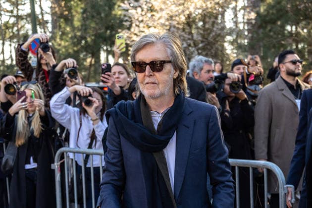 PFW Stella McCartney Outside Arrivals NB Paul McCartney arrived at the Stella McCartney Womenswear Fall Winter 2026-2027 show as part of Paris Fashion Week on March 04, 2026 in Paris, France. Photo by Nasser Berzane ABACAPRESS.COM Paris France  Copyright: xBerzanexNasser ABACAx