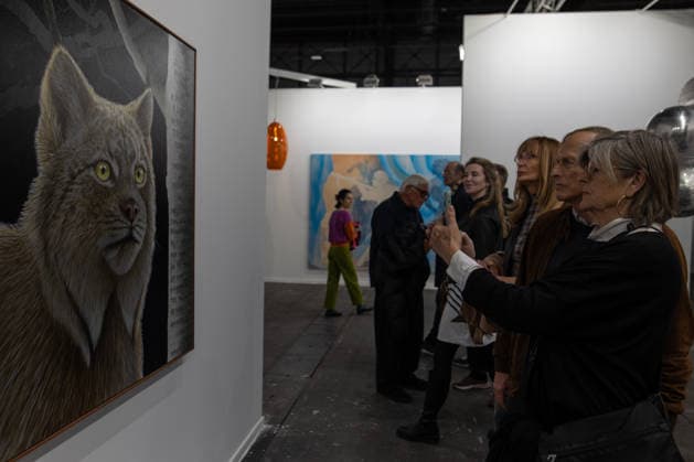 Opening of ARCO (Spain s International Contemporary Art Fair) in Madrid, Spain - 04 Mar 2026 Visitors seen photographing a work of art during the opening of ARCO (Spain s International Contemporary Art Fair) at its 45th edition at the IFEMA exhibition center. Madrid Spain Copyright: xDavidxCanalesx xSOPAxImagesx DCARCO260304-4