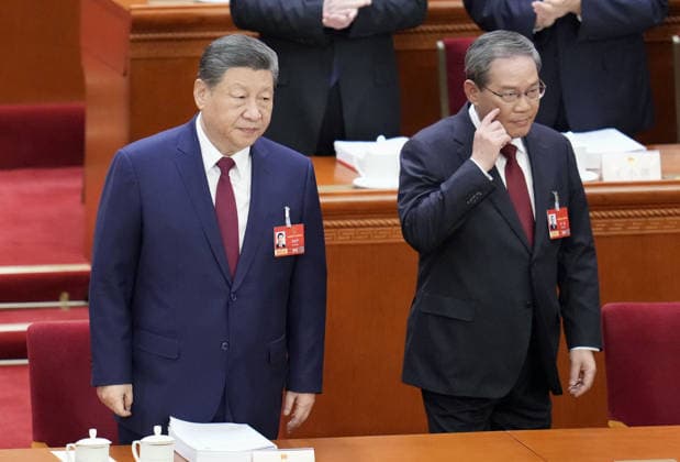 News Bilder des Tages National People s Congress in Beijing Chinese President Xi Jinping (L) and Premier Li Qiang attend the opening ceremony of the weeklong National People s Congress at the Great Hall of the People in Beijing on March 5, 2026.  A14AA0005350389P