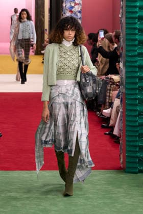 Paris Fashion Week - Women F W 26-27 Acne Studios Fashion Show Catwalk Paris, France Paris Fashion Week - Women F W 26-27 Acne Studios Fashion Show Catwalk Paris, France 4th March 2026 SGPItalia id 134576_001 * Not Exclusive  Copyright: xLorenzoxCremonax